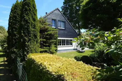 Traumhaftes freistehendes Ferienhaus, an der See, Strand, Yachthafen, W-Lan