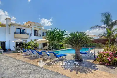 Superb Spacious Sea Front Villa - sleeps 9 - Ask for 10% off 2021