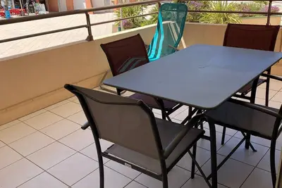 Appartement 2 Pièces à Sète avec Terrasse, Piscine et Parking à 100m de la Plage