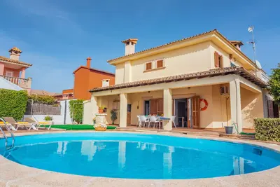 Villa Caülls pour 10 personnes avec piscine et près de Palma