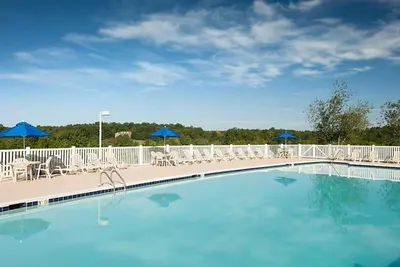 Image de Enjoy 1000 acres of rolling hillside on this equestrian themed resort 1bd condo