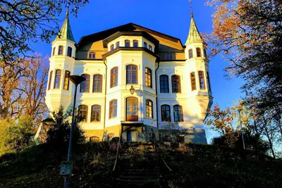 Hägerstads Slott - Lake Front Fairytale Castle