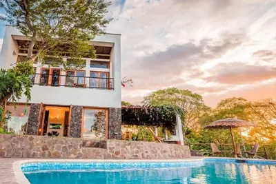 Entire hilltop house\/ pool spectacular view overlooks 100s of Isletas & Granada