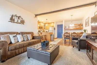 Image de Cozy cabin close distance to the slopes with full amenity complex!