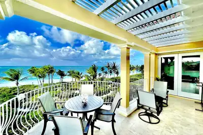 Image de 3bd/3 Bt- Beachfront Penthouse directly on Grace Bay Beach - Summer Special!