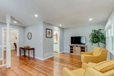Image de Updated Home with Private Pool near Pinewood!