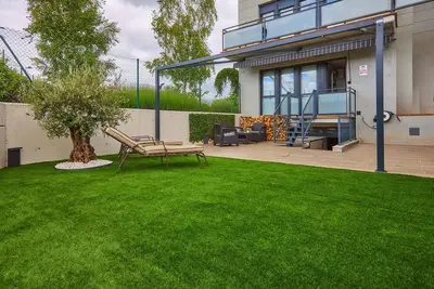Image de Luxurious apartment with garden and garage