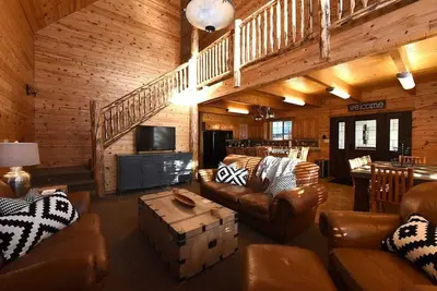 Image de Family-Friendly Cabin Near Yellowstone with Hot Tub and Outdoor Fire Pit