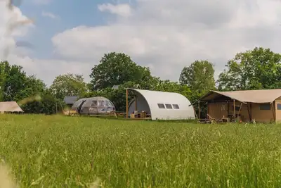 Image de Riverdome with private sanitary faciliti