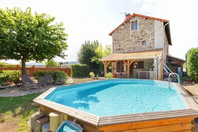 Image de Maison de vacances à la campagne avec piscine