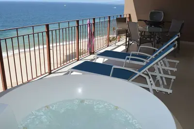 Image de Amazing oceanfront apartment in Grand Venetian Tower 2000