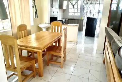 Image de Quiet Gated Getaway- Perfect for Business, Students and Vacationer Free WiFI.