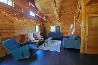Image de Greenwood At Entangled Acres - Log Cabin w\\WiFi on 16 Acre Animal Sanctuary