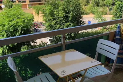 Image de Studio with balcony 300 m from the beach wifi parking