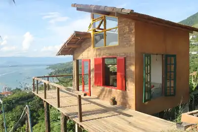 Image de CantaGalo Ilhabela rustic and cozy from where you can see the sea and the hills of the island.