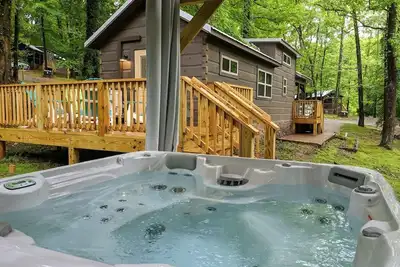 Image de Peggers Cabin | Luxury Rustic Tiny Cabin| Spa