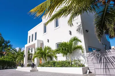 Image de *New* Harbour House - 2 Bd 2. 5 Bath Waterfront