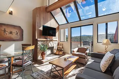 Image de Views! Beautiful Breckenridge ski-in/out condo in the heart of it all!