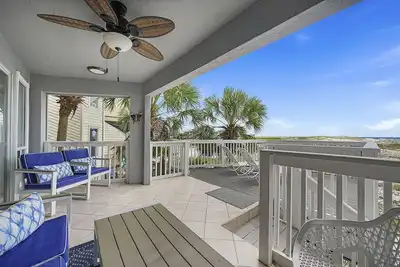Image de Dolphin Cove - Gulf Front Townhome with Private Outdoor Area