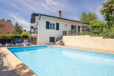 Image de Maison de vacances privée avec piscine privée, Wifi, Tv, terrasse, animaux admis, parking