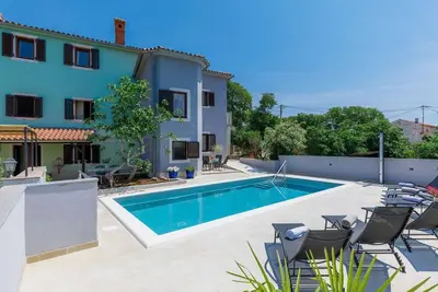 Image de Belle maison de vacances avec piscine privée, climatisation, Wifi, Tv, terrasse et parking