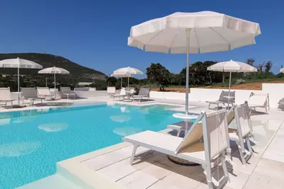 Joli appartement avec climatisation, piscine, Wifi, Tv, terrasse, animaux admis et parking