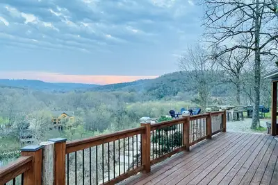 Image de Beautiful home overlooking the river. Rivers, lake, hiking, off-roading nearby.