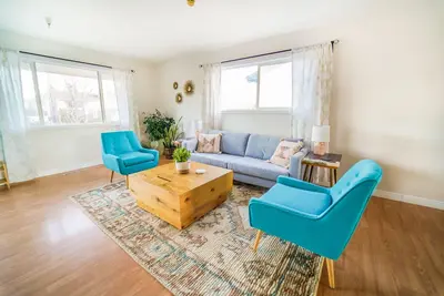 Image de Spacious Duplex with 3 King Beds ★ Conveniently Located Near Afa