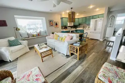 Image de Renovated Gulfview townhome just Steps to the Beach!