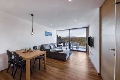 Image de Appartement 'Hirzer Residenze Moritz' près de Merano avec vue sur montagne et jardin