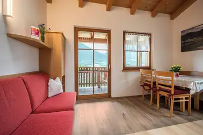 Image de Appartement \"Kreuzhof rechts\" avec vue sur les montagnes, Wi-Fi, balcon et jardin
