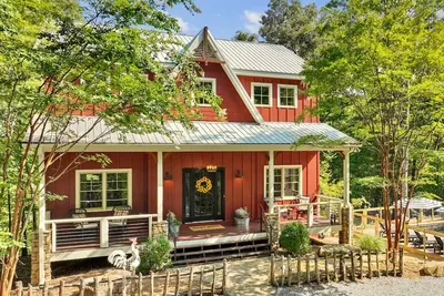 Image de Luxury Farmhouse: View, Pool, Cabana, Arcade, Putt
