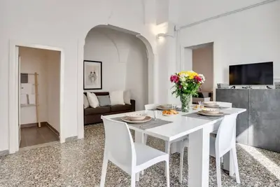 Image de Mirror House Charming Apt In The Full Center!