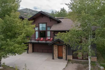 Image de Apres Lodge Grande | Huge Ski Chalet | Two Hot Tubs | Huge Views