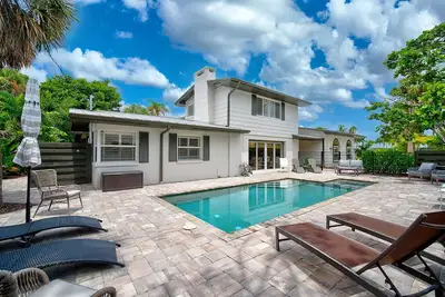 Image de 🏝Perfectly Located Between St. Armands Circle & Lido Beach + Heated Pool/Spa