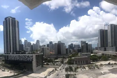 Image de Beautiful 2/2 remodeled condo