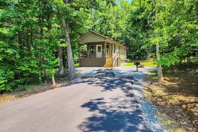 Image de Adorable Tiny House Cabin- Lake Guntersville