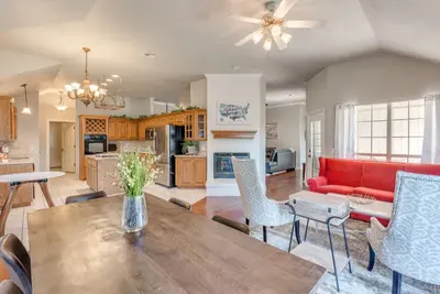 Image de Modern Open 4 Bedroom!