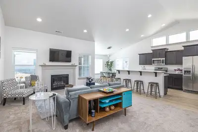 Image de Brand New House Built in 2021 Sleeps 8 Near Everything!