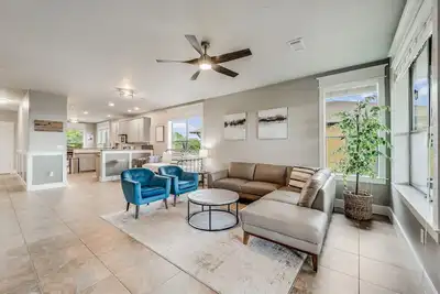 Image de New! Modern Top Floor Villa with Panoramic Views