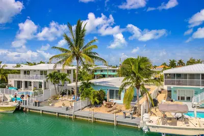 Image de 2 Bed/2bath Ocean Front Canal -- Bring Your Boat Or Rent One!