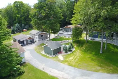 Image de Pine - Grace Landing Cottages With Stunning Sunsets Over Hamlin Lake. .