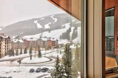 Image de Penthouse, Ski slope views, Walk to Slopes