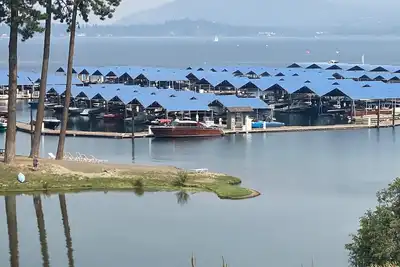 Image de Best spot on the Lake, Water Front, View of the floating Green Golf Coarse