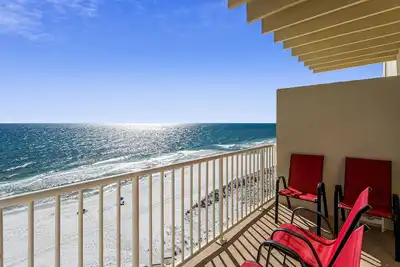 Image de Directly on the Ocean! Beautiful Views! Free Beach Chairs and Umbrella sleeps 6