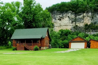 Image de Quiet rustic retreat on the White River across from Handford Bluff