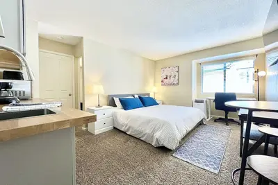 Image de Beautiful And Updated Studio Condo In Dtc!
