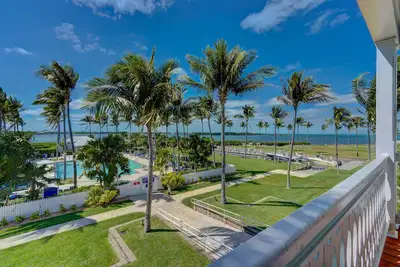 Image de Indigo Reef End Unit 3br Waterfront Townhome w/ Boat Slip, Pool, Gym & Views!