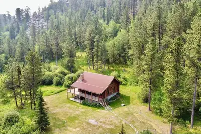 Image de Log Home, secluded on a creek