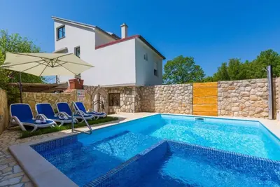 Image de Appartement de vacances avec climatisation et piscine extérieure